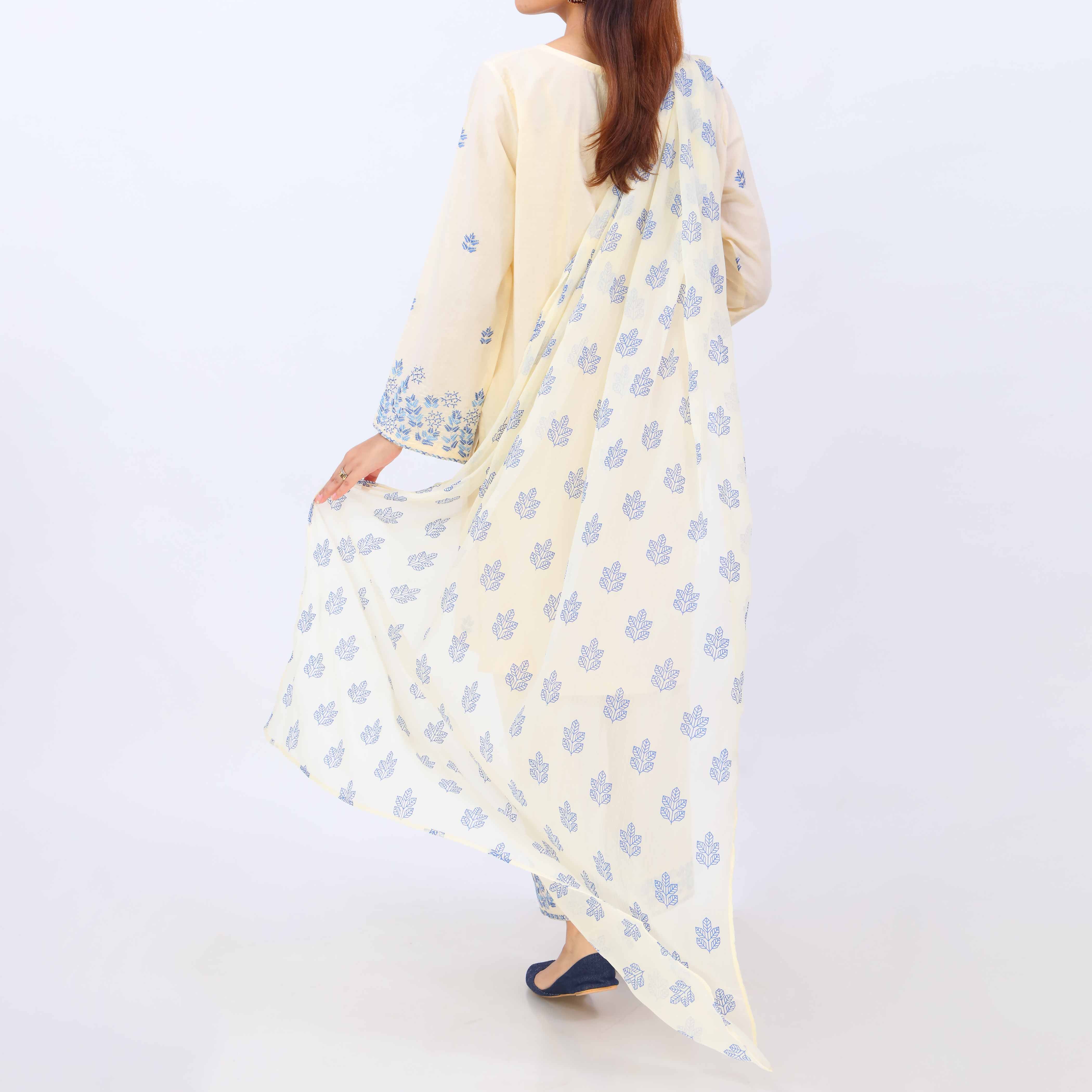 3 PC- Cotton Cambric Suit PS5088 - Image 5