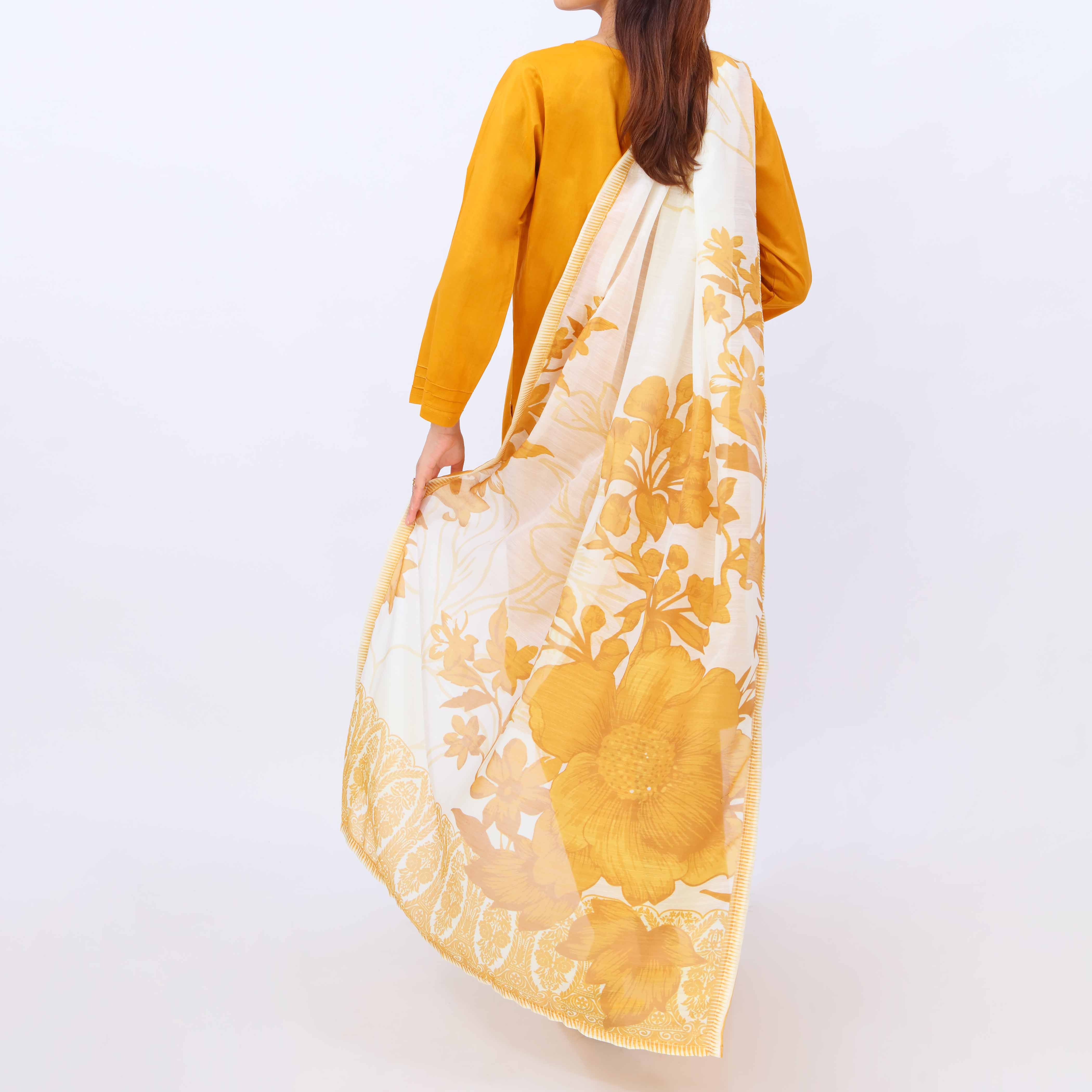 3 PC- Embroidered Cambric Suit PS5445 - Image 3