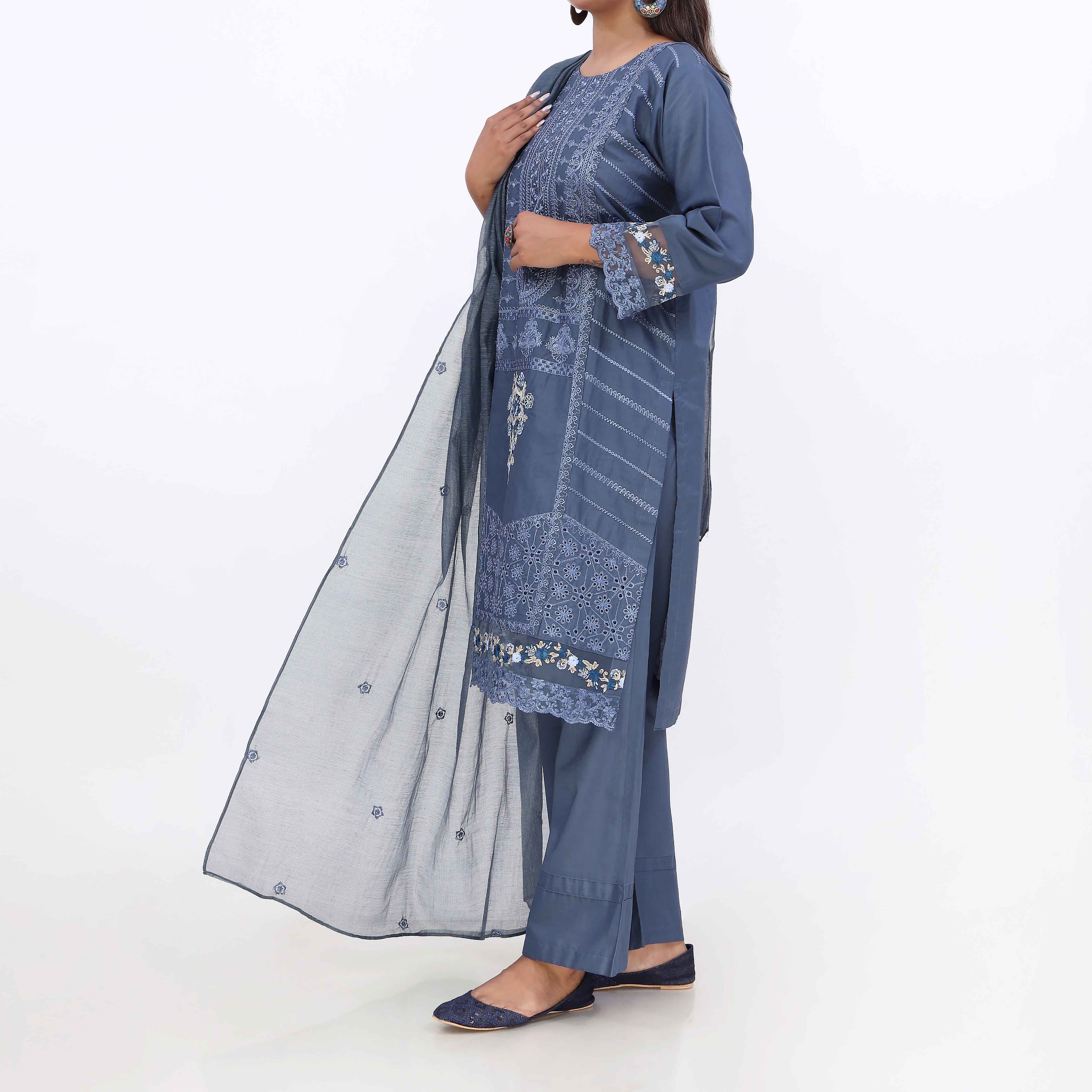 3PC- Cotton Cambric Embroiderd Suit PS5508 - Image 4