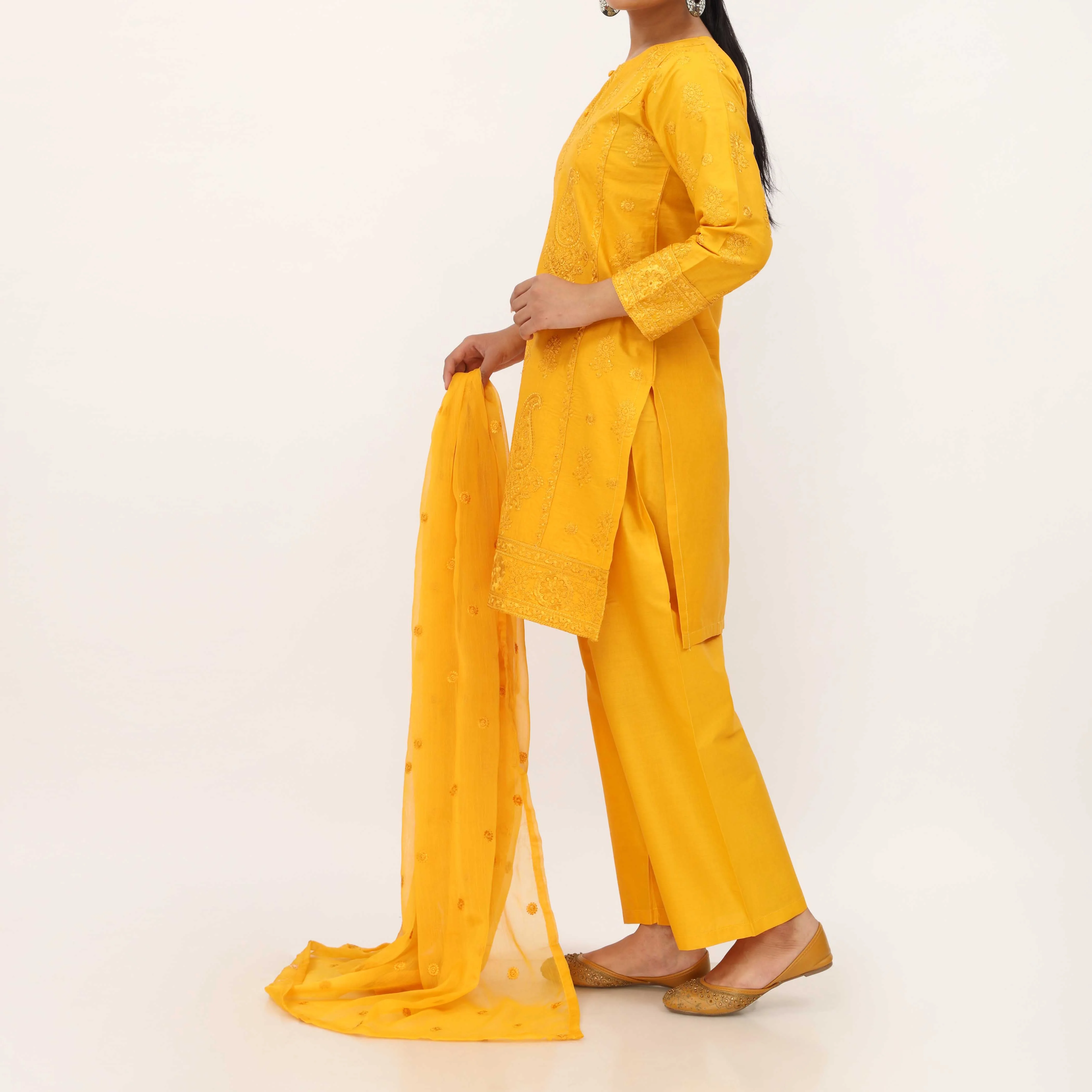 3PC- Embroidered Cambric Suit PS5269 - Image 3