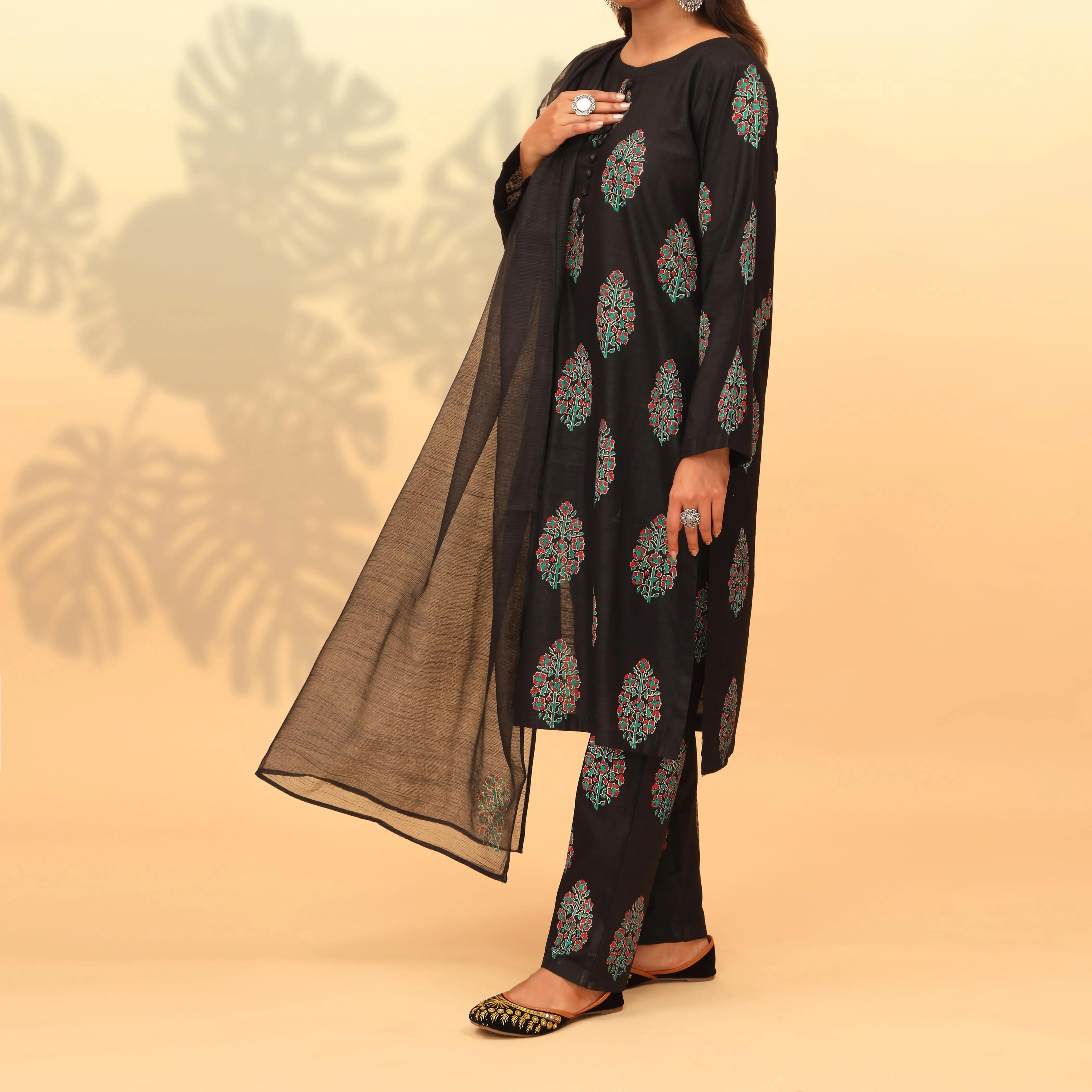 3PC- Dyed Khaddar With Laced Suit PW4060 - Image 2