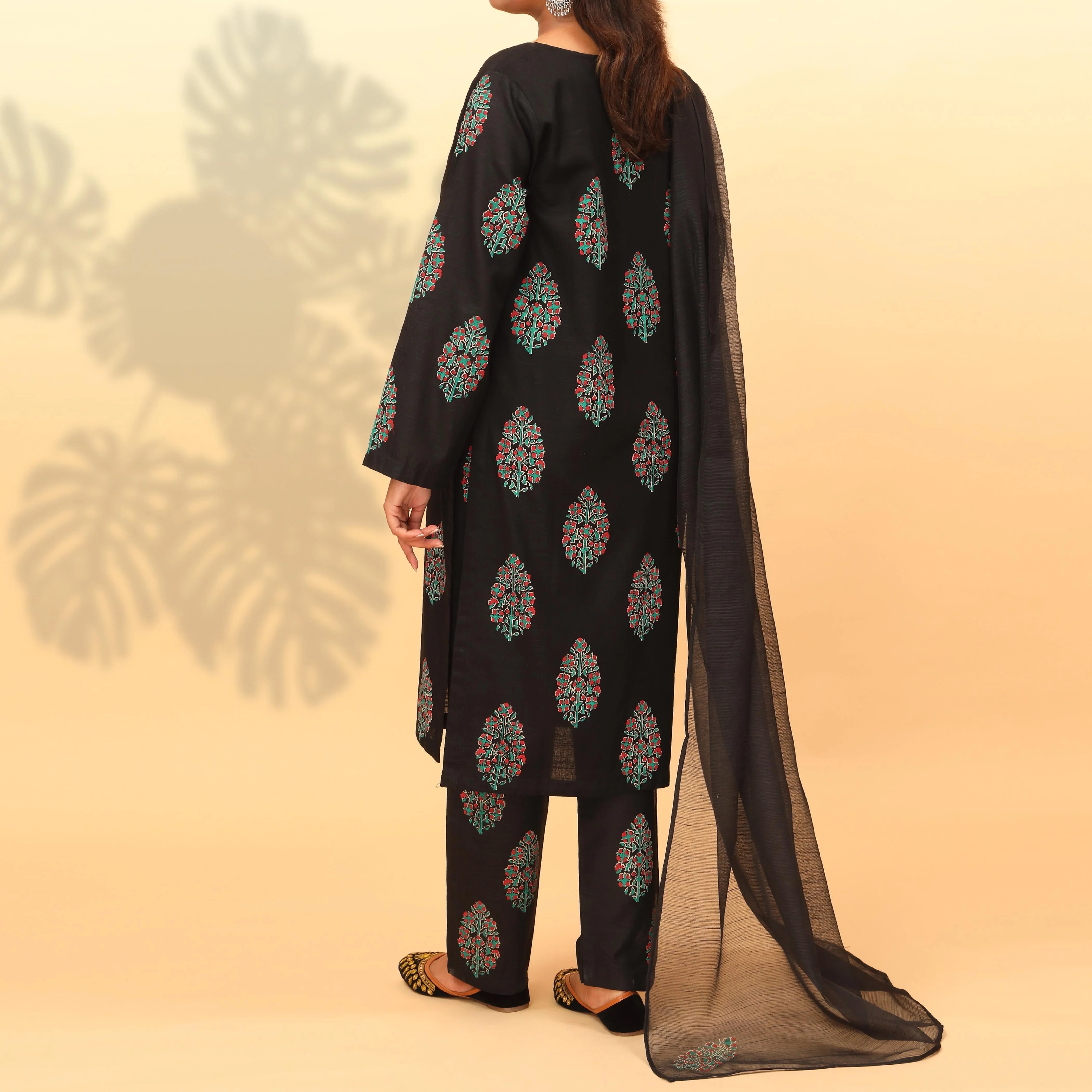 3PC- Dyed Khaddar With Laced Suit PW4060 - Image 3