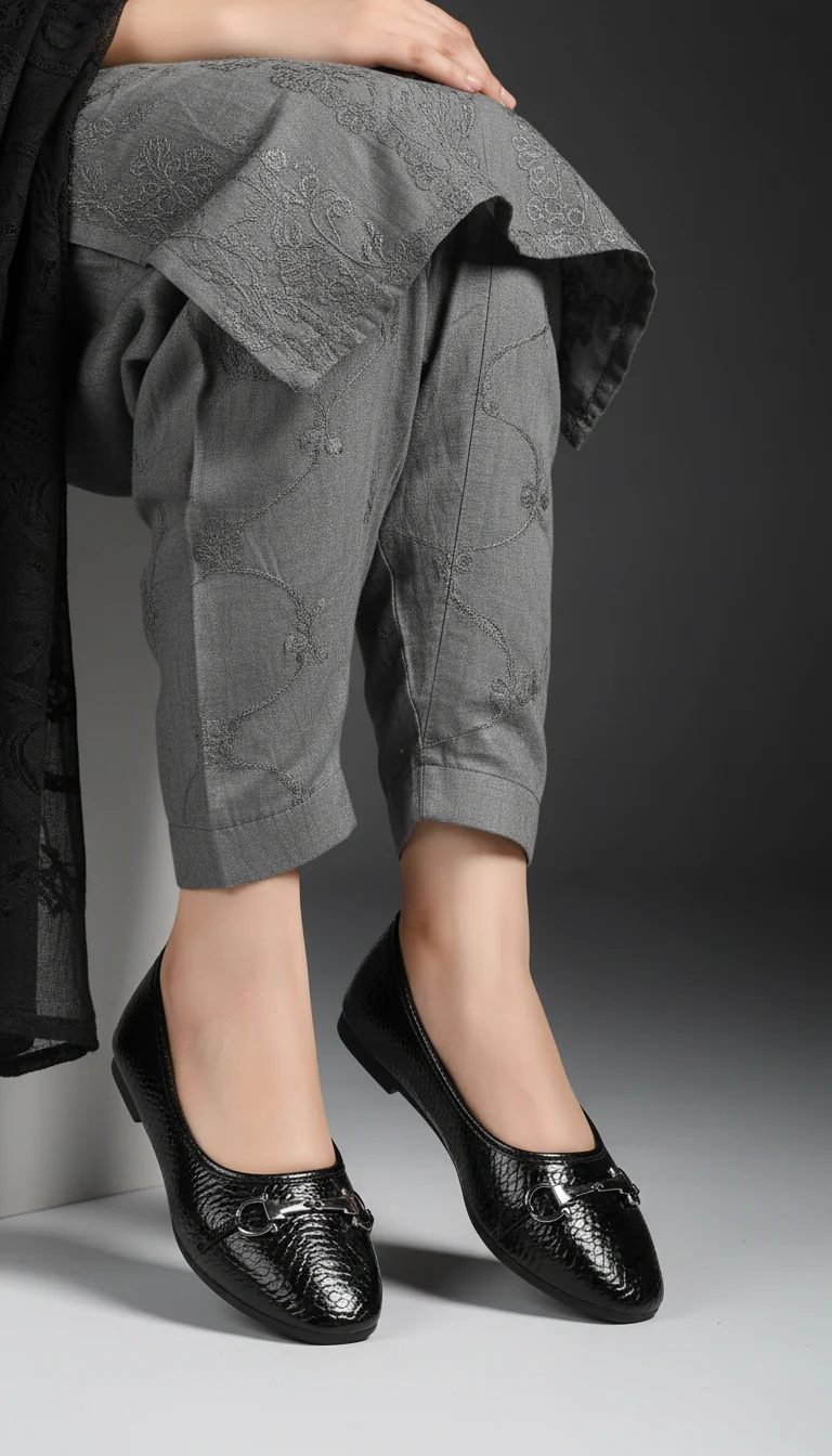 Black Casual Pumps For Women WN1386 - Image 3