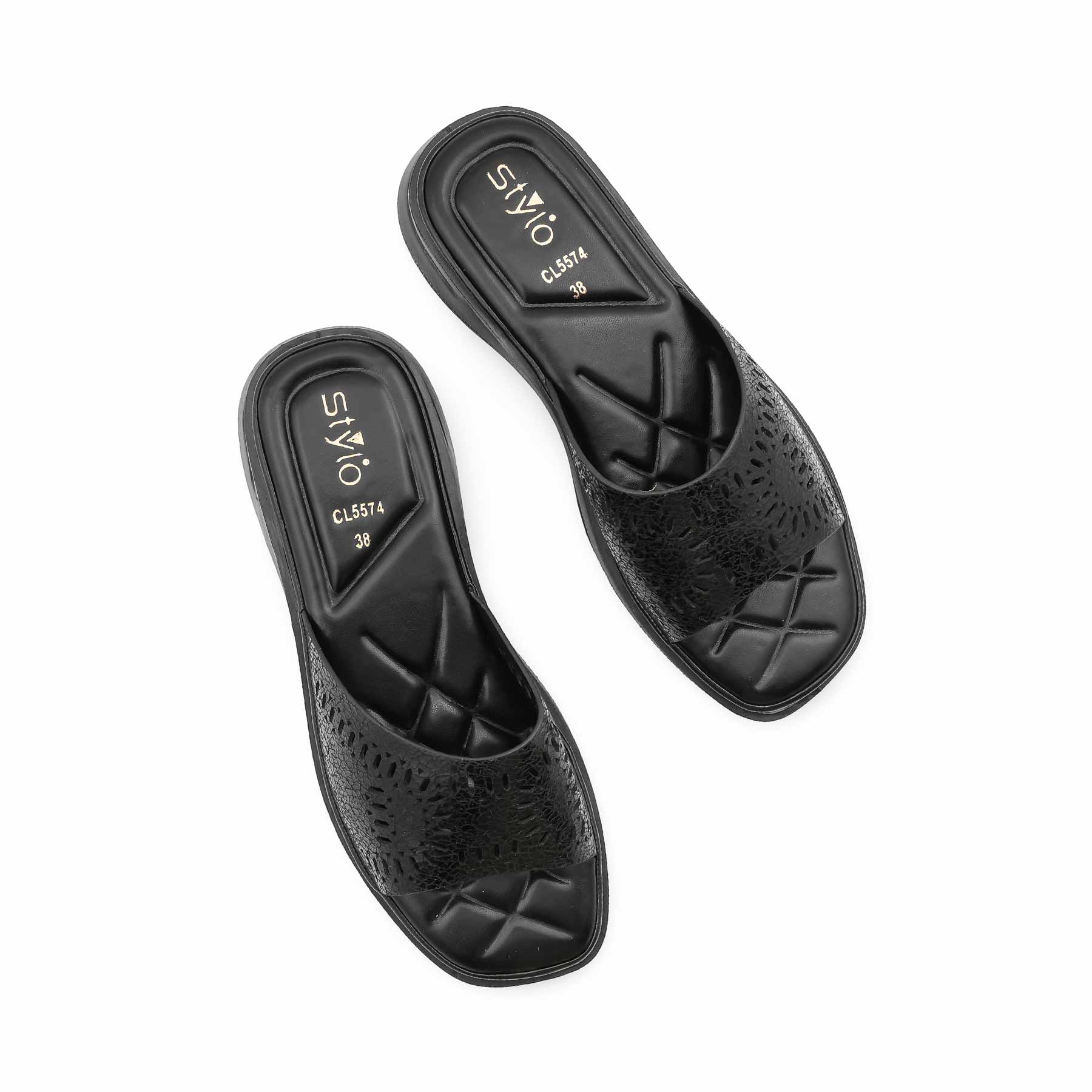 Black Casual Softy For Women CL5574 - Image 5