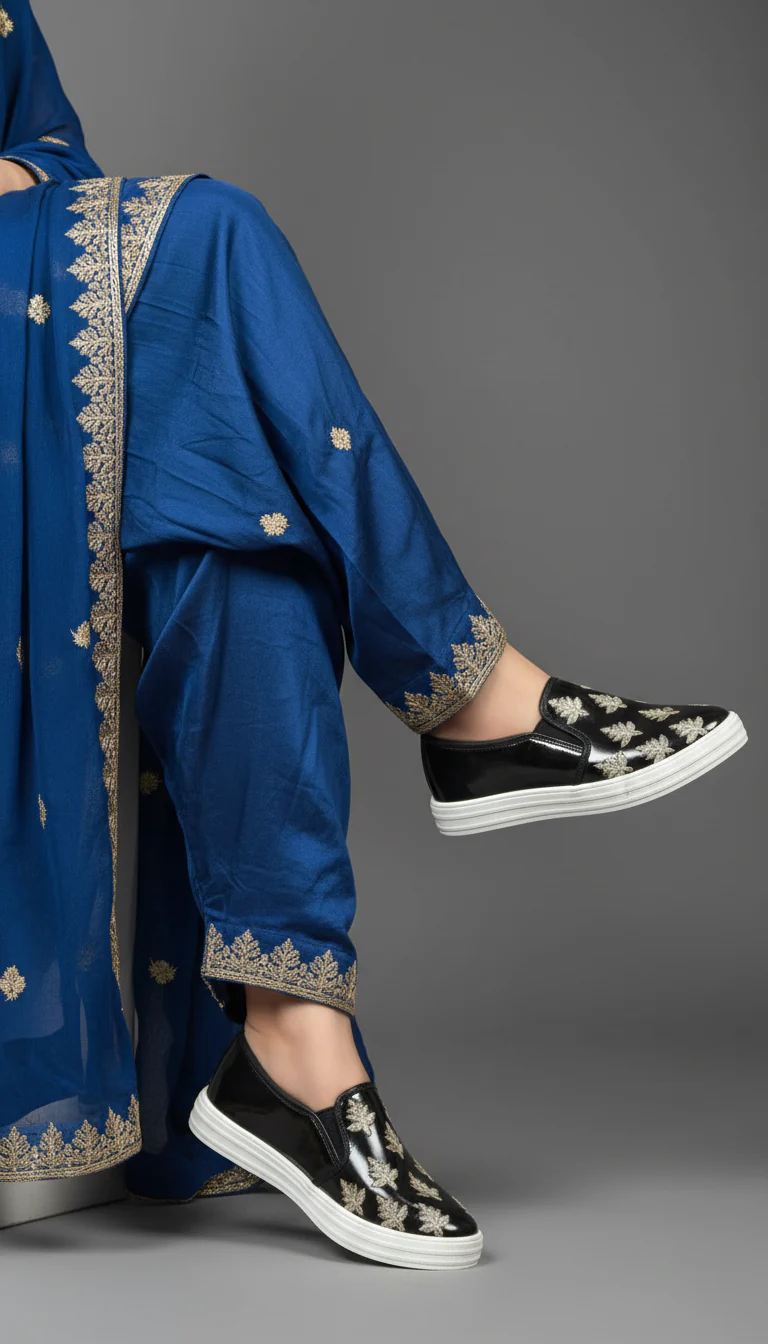 Black Sneaker For Ladies WN6205 - Image 3