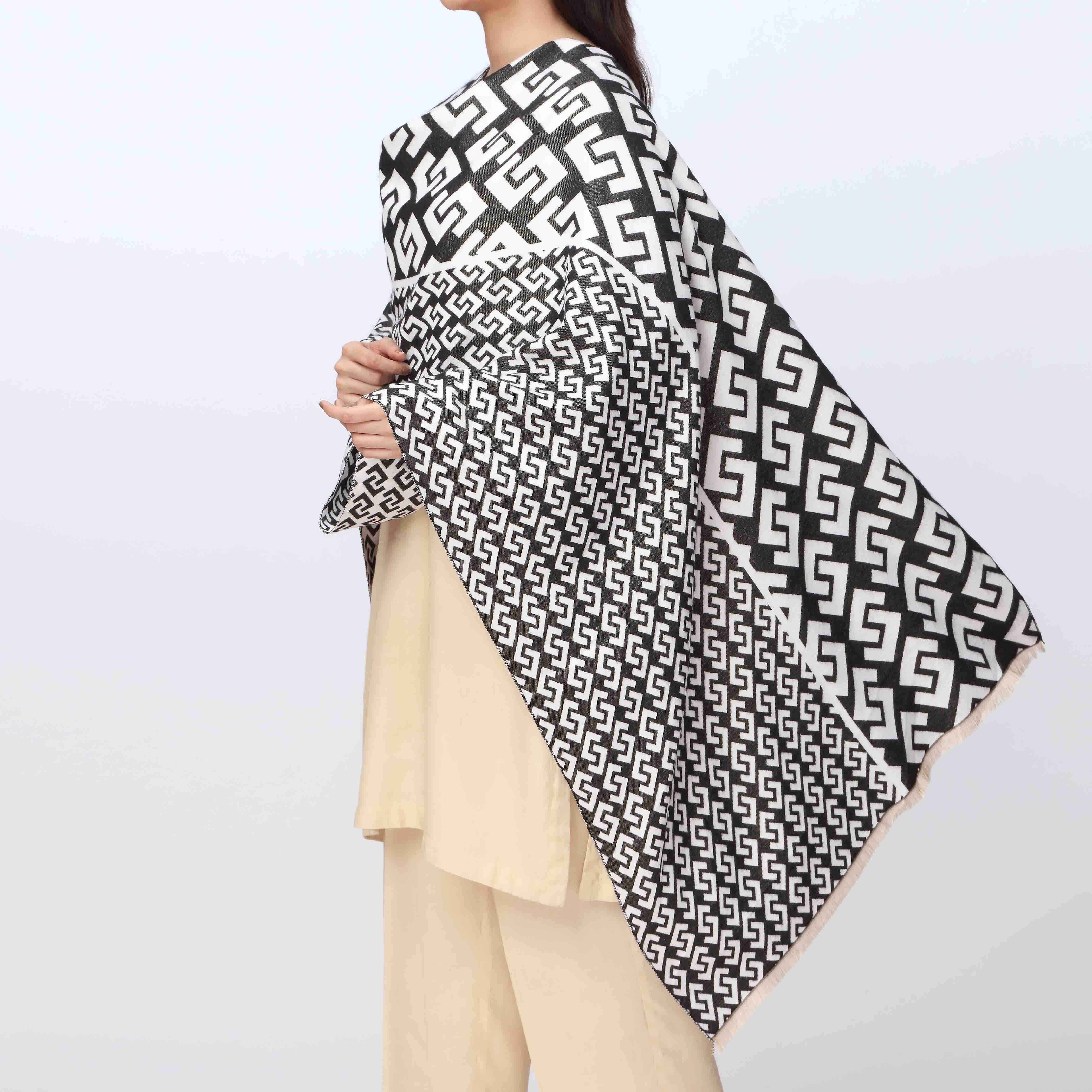 Blkwht Winter Stole PW9718 - Image 2