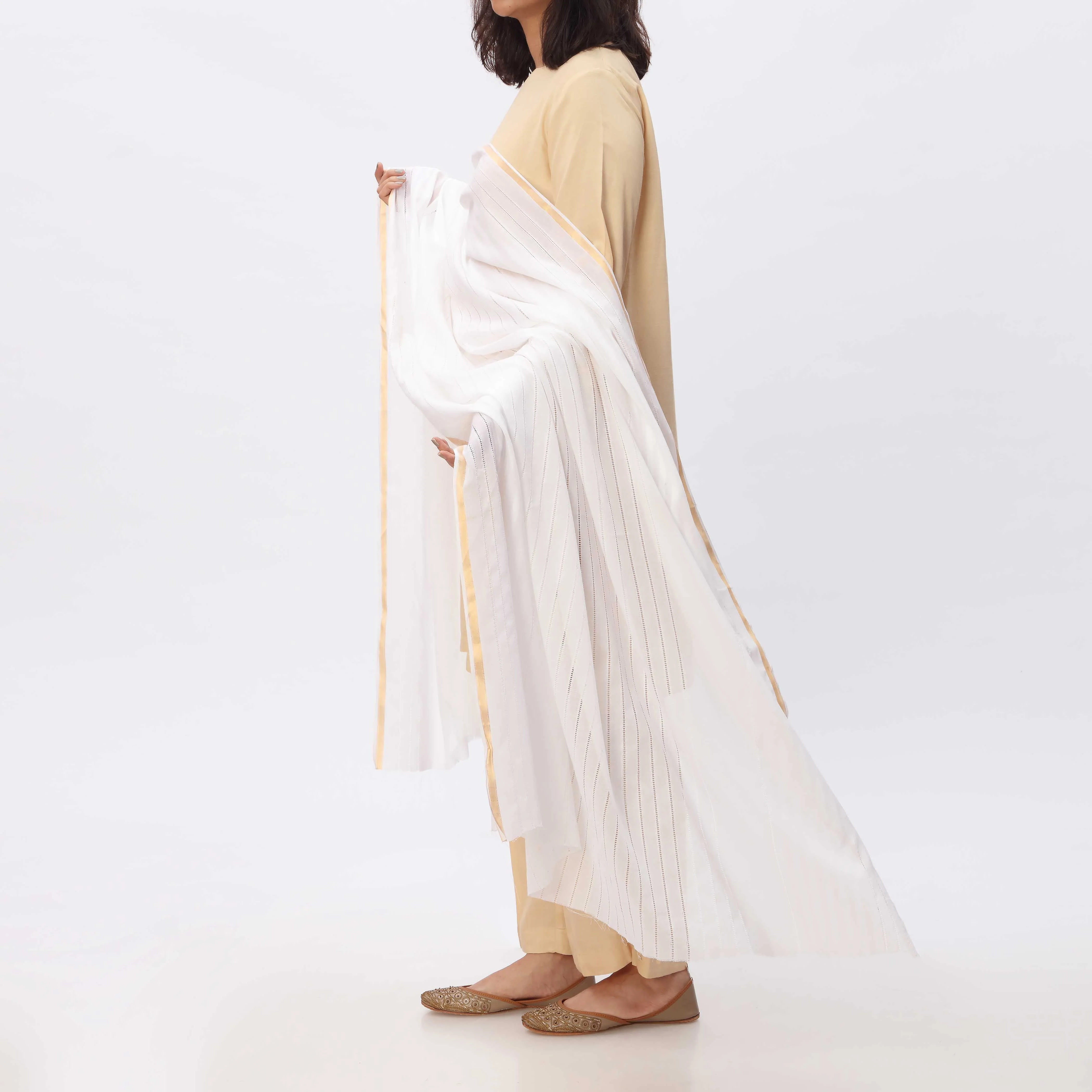 White Tarkashi Broshia Lawn Dupatta PS3776 - Image 2