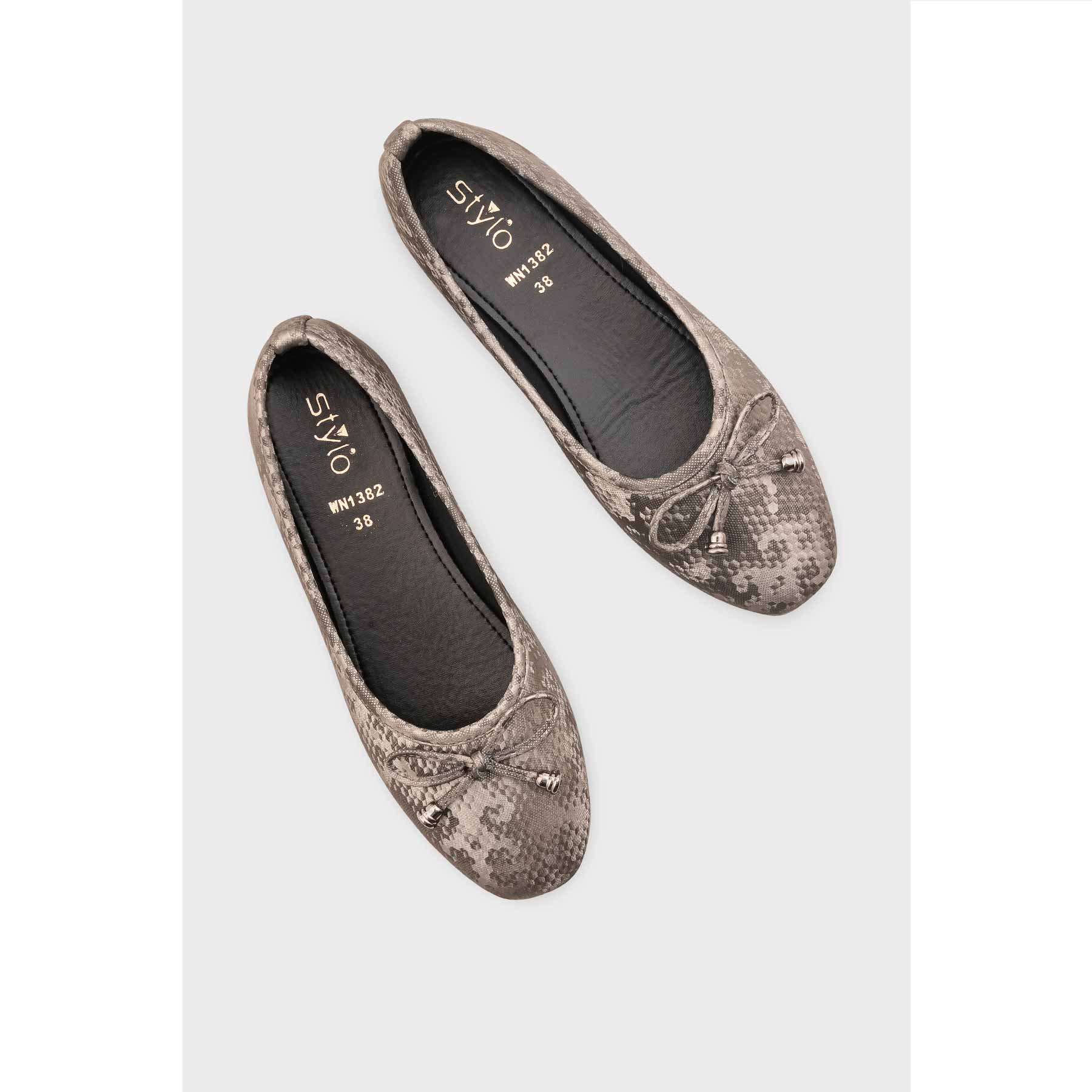 Women Formal Pumps - WN138207 - Image 5